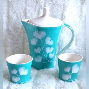 HuesNbrews teapot 2 cups white flowers aqua blue